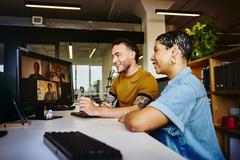 2 colleagues in a video meeting
